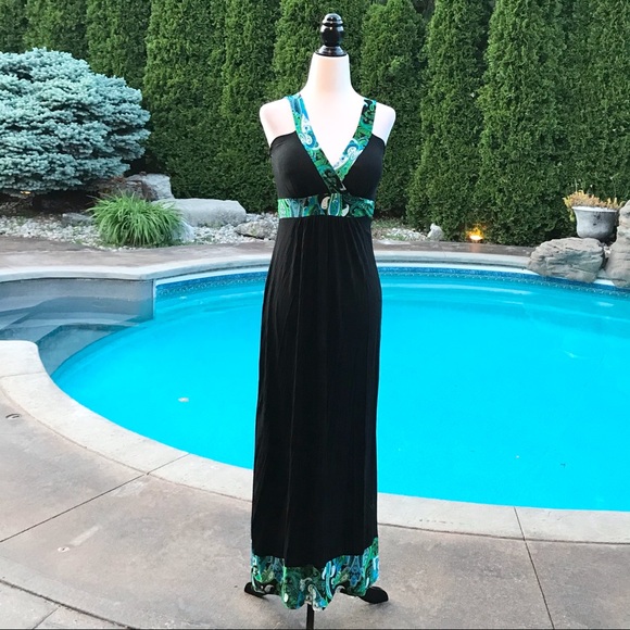 Flowy Maxi Dress with V-Halter Neckline - Picture 1 of 12